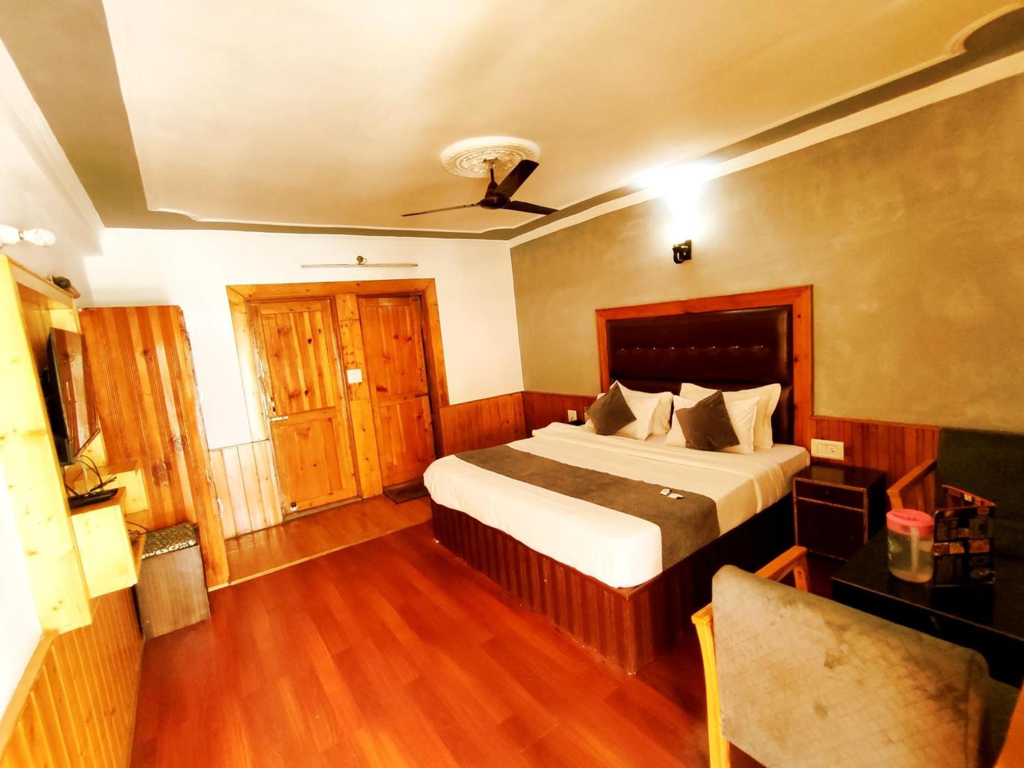 Elena Aastha Regency- A Valley View Hotel - Manali (Himachal Pradesh) — Photos 2