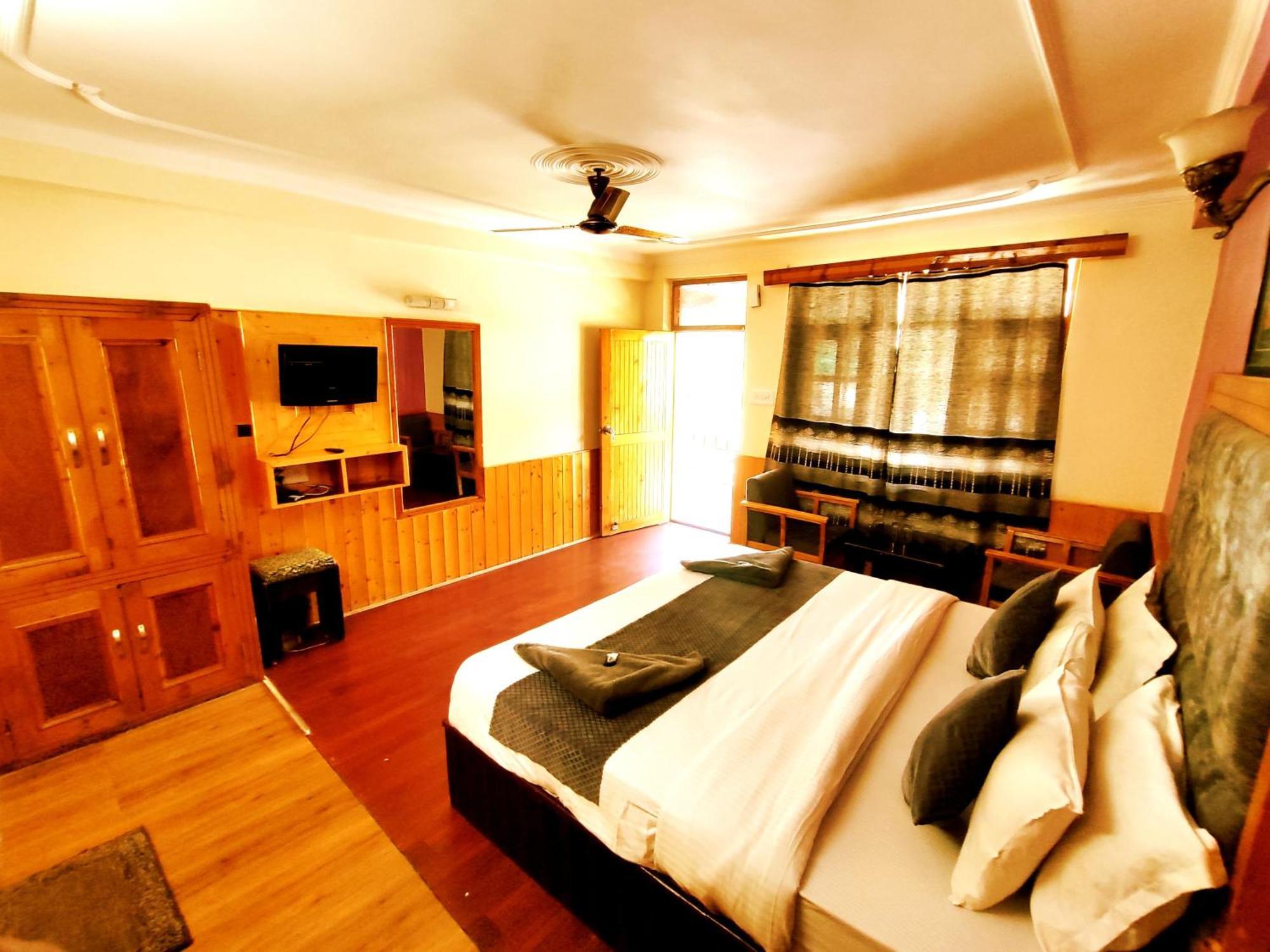 Elena Aastha Regency- A Valley View Hotel - Manali (Himachal Pradesh) — Photos 3